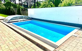 Pine Apartment & Pool